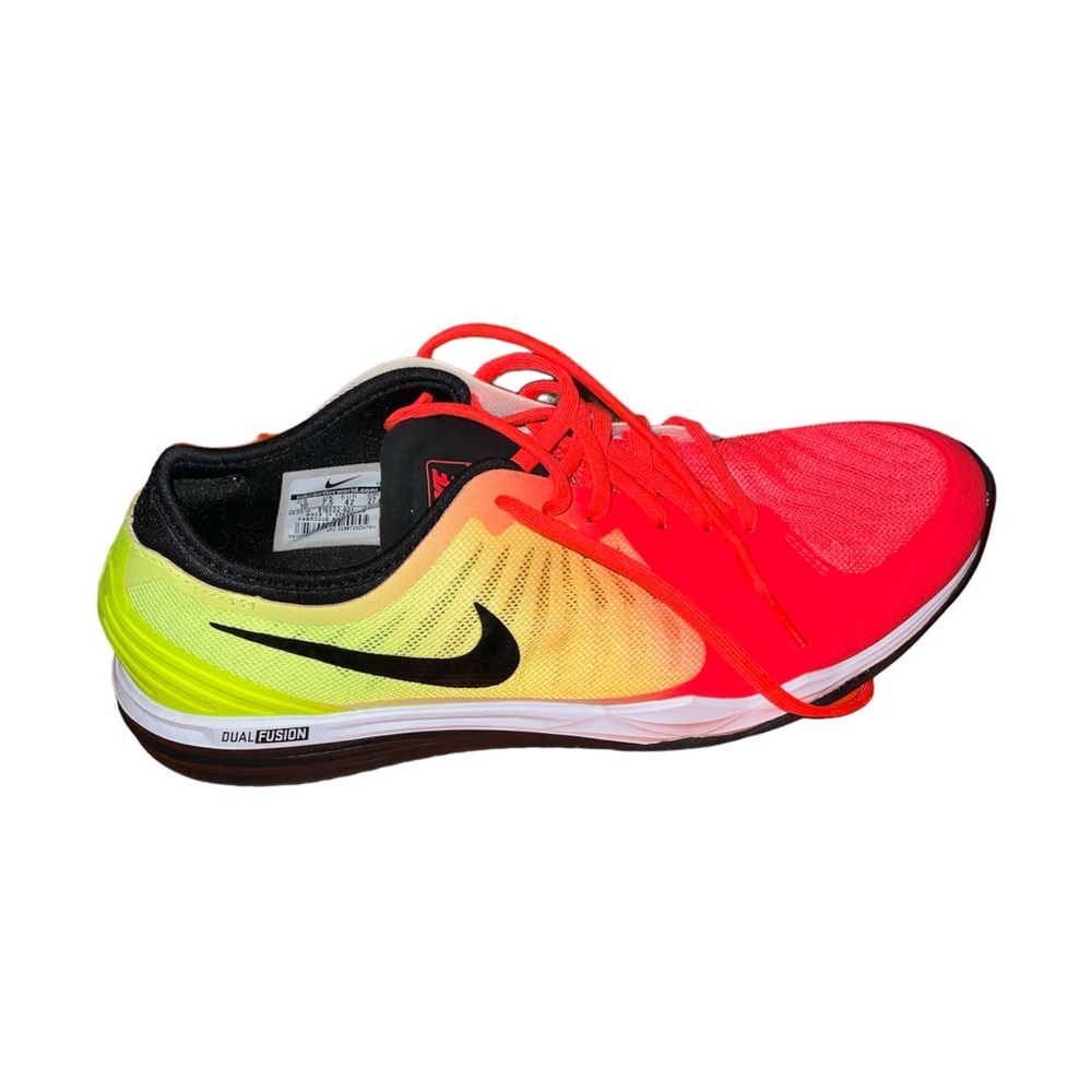 NEON NIKE TENNIS SHOES 💛